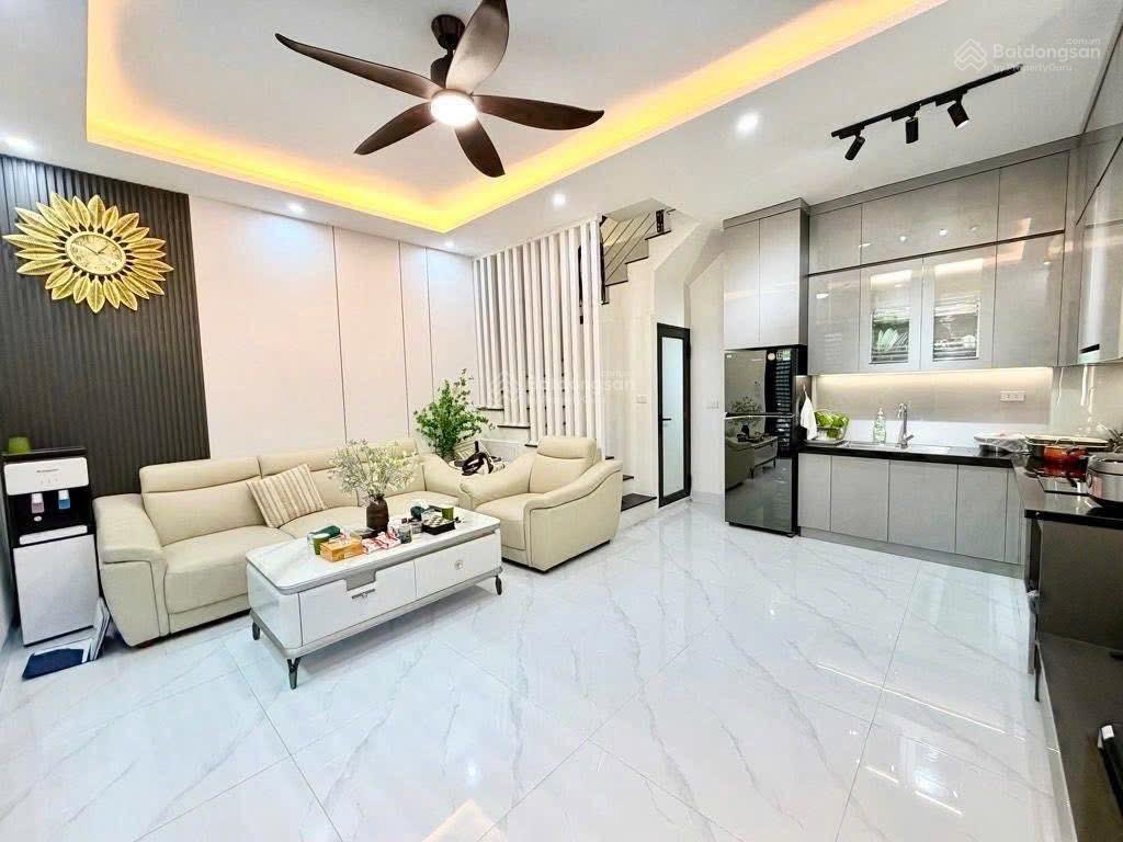 Nhà đẹp âu cơ full nội thất, dt 35m2  3 tầng  mt 5m