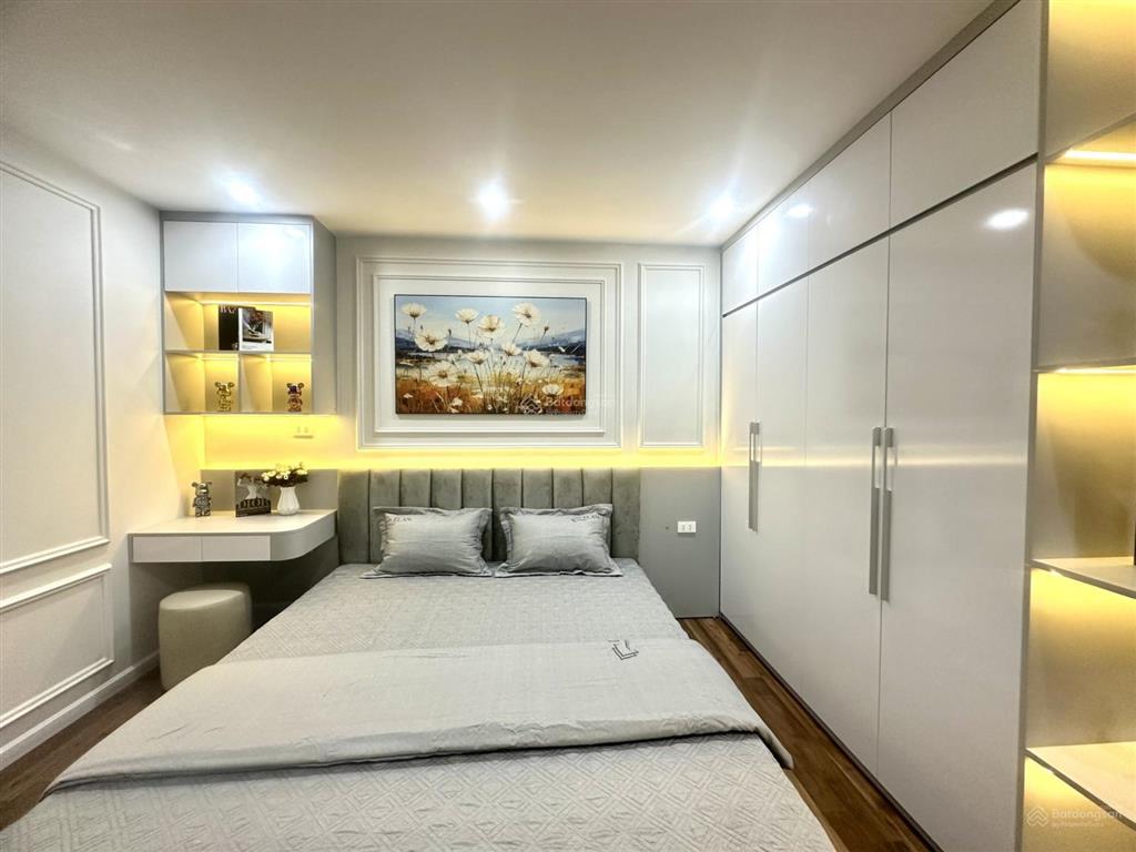 Bán căn hộ 2 phòng ngủ, 2 vệ sinh, 62m2 giá 4,6 tỷ, full nội thất đẹp ở ngay, 987 tam trinh