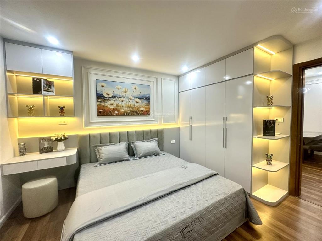 Cực hót! bán căn 2 phòng ngủ 80m2 giá 6,78 tỷ, nhà đẹp ở ngay, ban công đông nam, view hồ cực đẹp