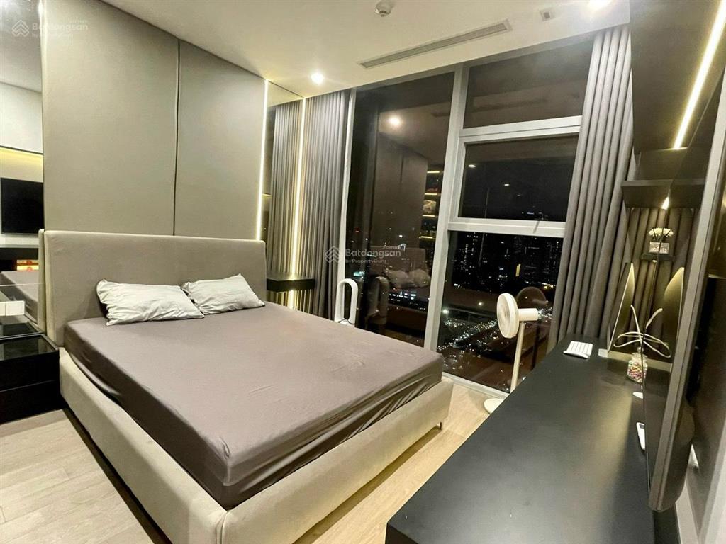 Chính chủ bán căn 69m2 2phòng ngủ full nội thất, ban công hướng đông nam, ở luôn, giá 6.9 tỷ