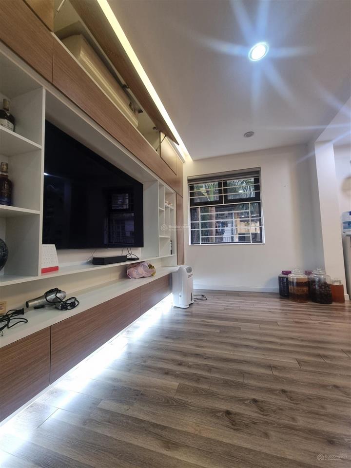 Bán căn góc 3 phòng ngủ 100m2 giá 8.2 tỷ, nhà đẹp ở ngay, căn góc view hồ cực đẹp, giá rẻ nhất toà