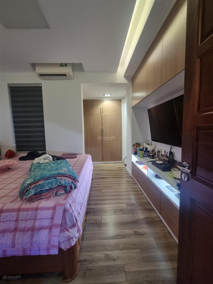 Bán căn góc 3 phòng ngủ 100m2 giá 8.2 tỷ, nhà đẹp ở ngay, căn góc view hồ cực đẹp, giá rẻ nhất toà