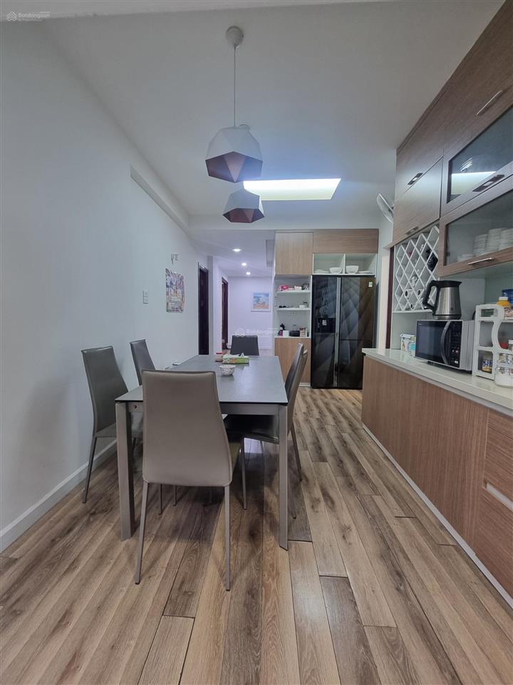 Bán căn góc 3 phòng ngủ 100m2 giá 8.2 tỷ, nhà đẹp ở ngay, căn góc view hồ cực đẹp, giá rẻ nhất toà