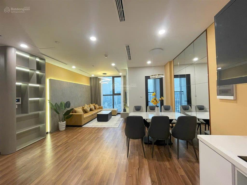 Bán gấp căn 2 phòng ngủ, view đẹp, dt 63m2, giá 4.5 tỷ, sổ hồng, full nội thất