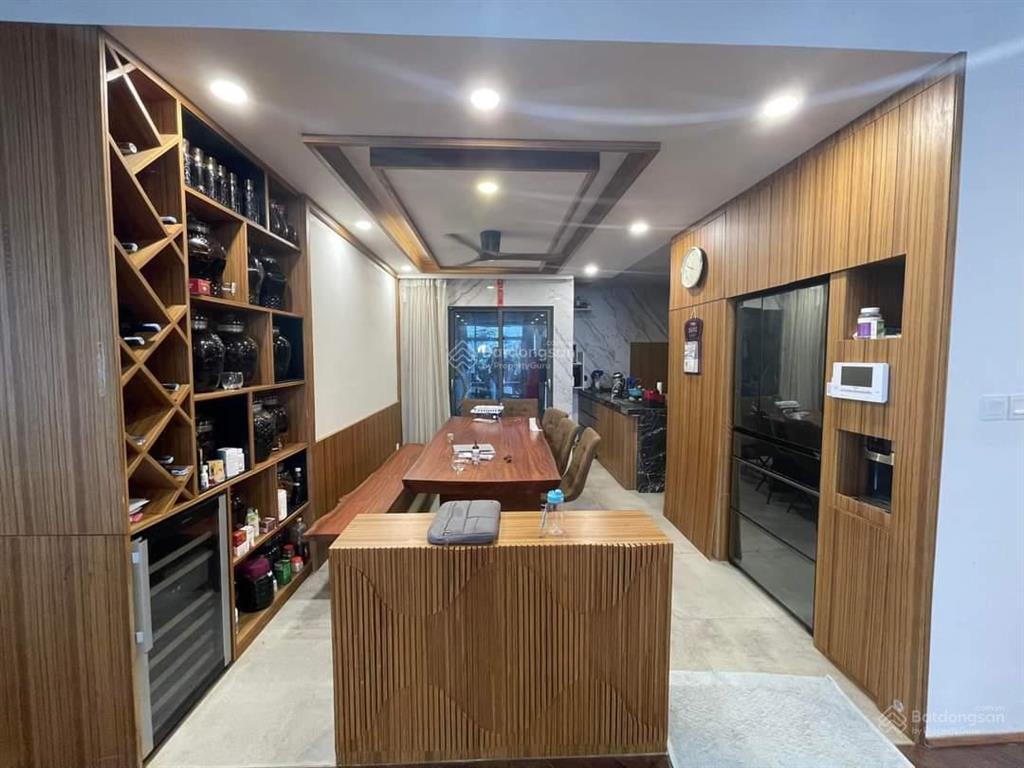 Bán căn 3phòng ngủ  148.6m2 tầng đẹp, nhà đẹp full nội thất cao cấp giá 12.8 tỷ bao phí