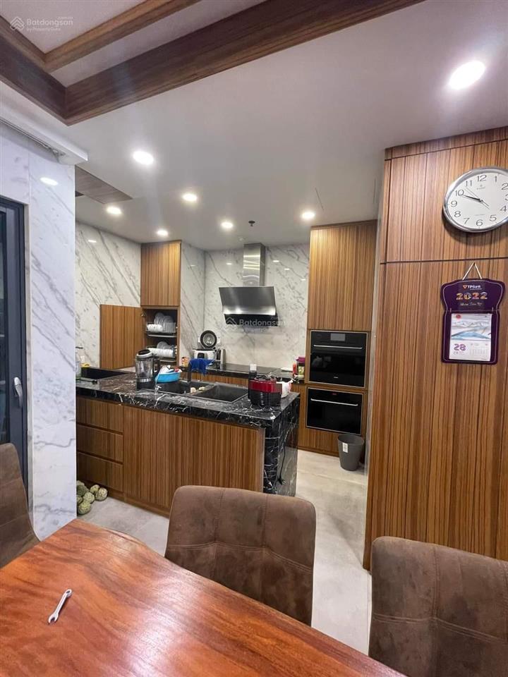 Bán căn 3phòng ngủ  148.6m2 tầng đẹp, nhà đẹp full nội thất cao cấp giá 12.8 tỷ bao phí