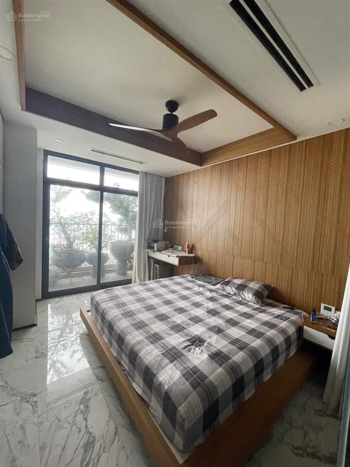 Bán căn 3phòng ngủ  148.6m2 tầng đẹp, nhà đẹp full nội thất cao cấp giá 12.8 tỷ bao phí