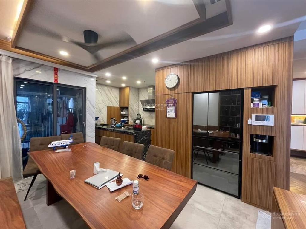 Bán căn 3phòng ngủ  148.6m2 tầng đẹp, nhà đẹp full nội thất cao cấp giá 12.8 tỷ bao phí