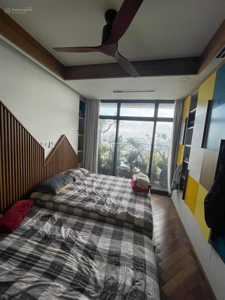 Bán căn 3phòng ngủ  148.6m2 tầng đẹp, nhà đẹp full nội thất cao cấp giá 12.8 tỷ bao phí