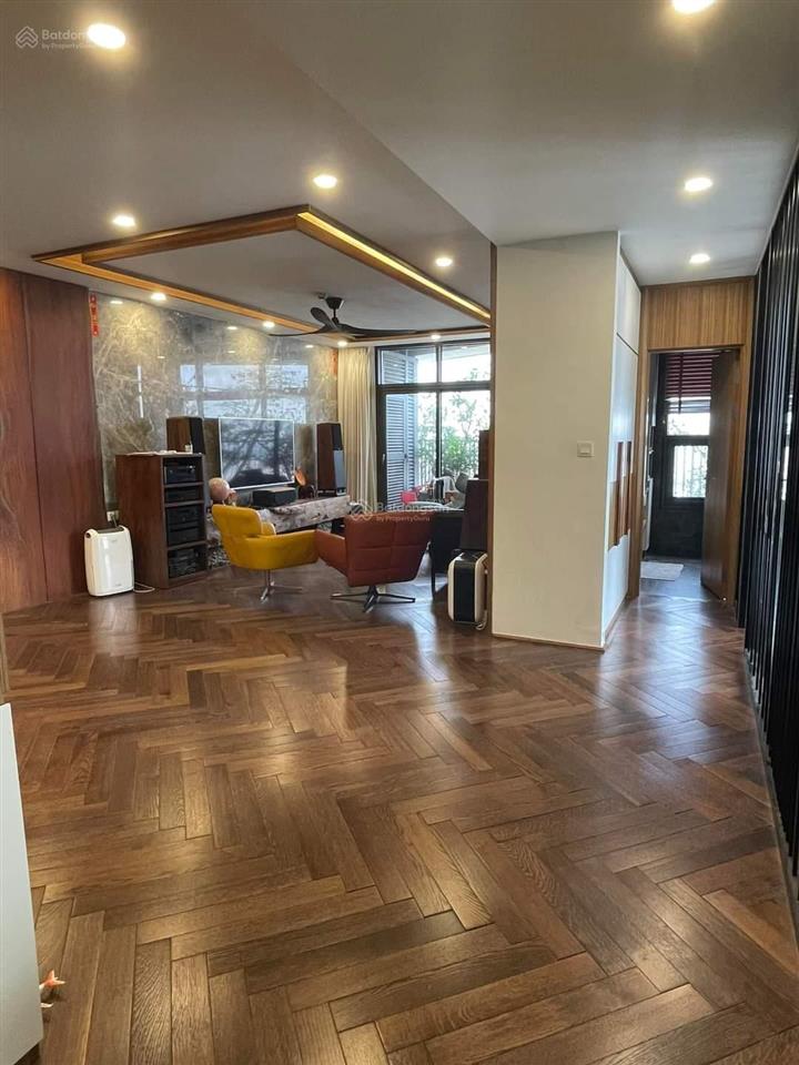 Bán căn 3phòng ngủ  148.6m2 tầng đẹp, nhà đẹp full nội thất cao cấp giá 12.8 tỷ bao phí