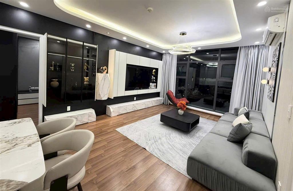 Bán căn hộ 3pn, 2wc, giá siêu rẻ 9,3 tỷ, 100m2, toà discovery complex, 302 cầu giấy