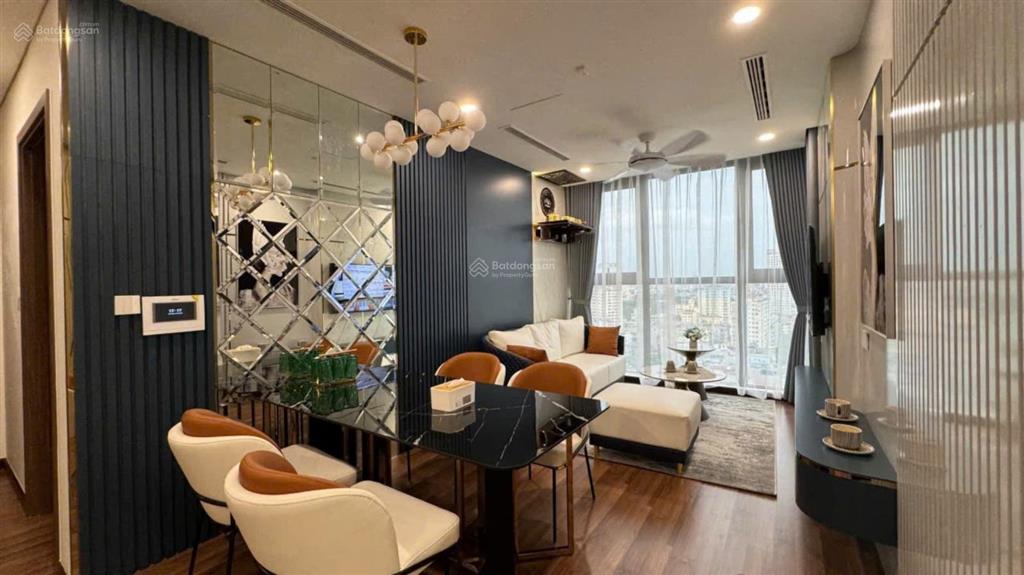 Bán căn 2phòng ngủ  69m2 tầng trung, nhà đẹp full nội thất chỉ việc ở, giá 6.9 tỷ bao phí