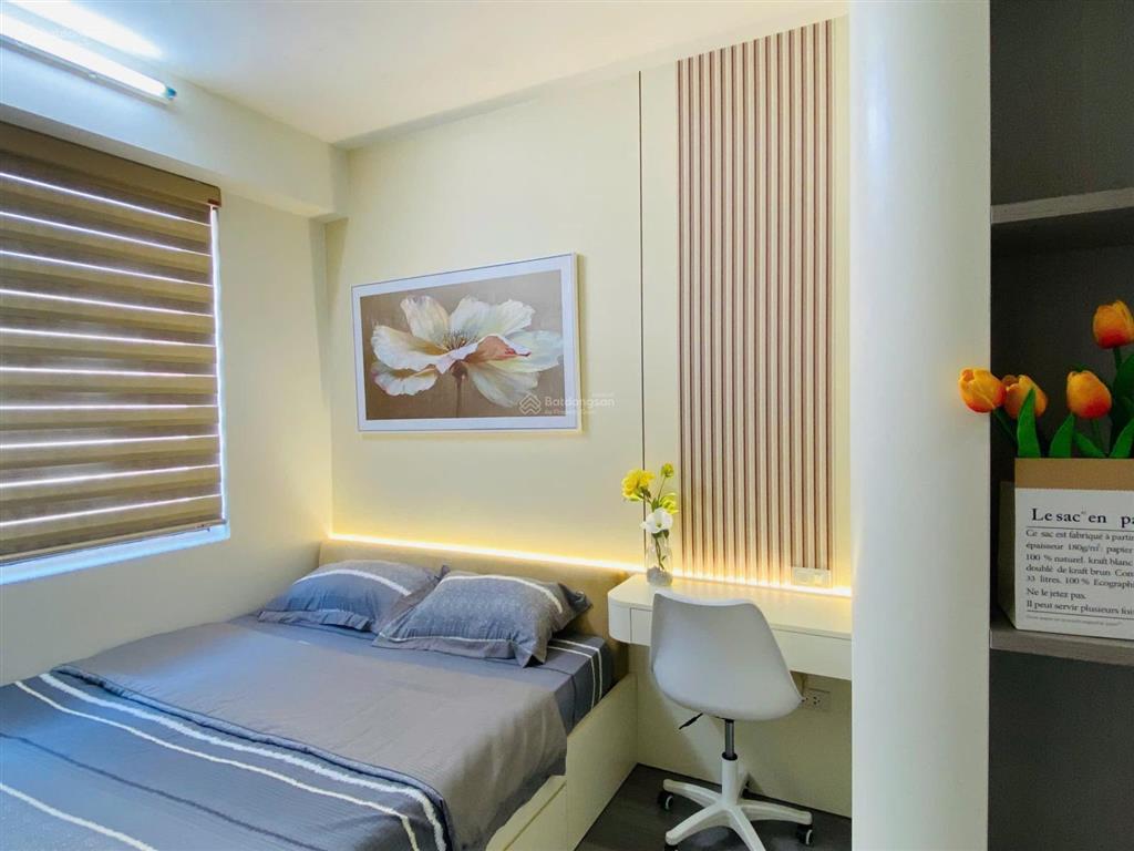 Chính chủ bán căn 63m2 2phòng ngủ full nội thất, ban công hướng đông nam ở luôn, giá 4.5 tỷ