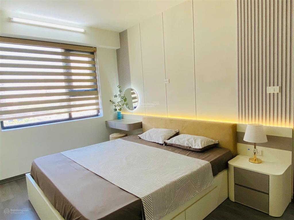 Chính chủ bán căn 63m2 2phòng ngủ full nội thất, ban công hướng đông nam ở luôn, giá 4.5 tỷ