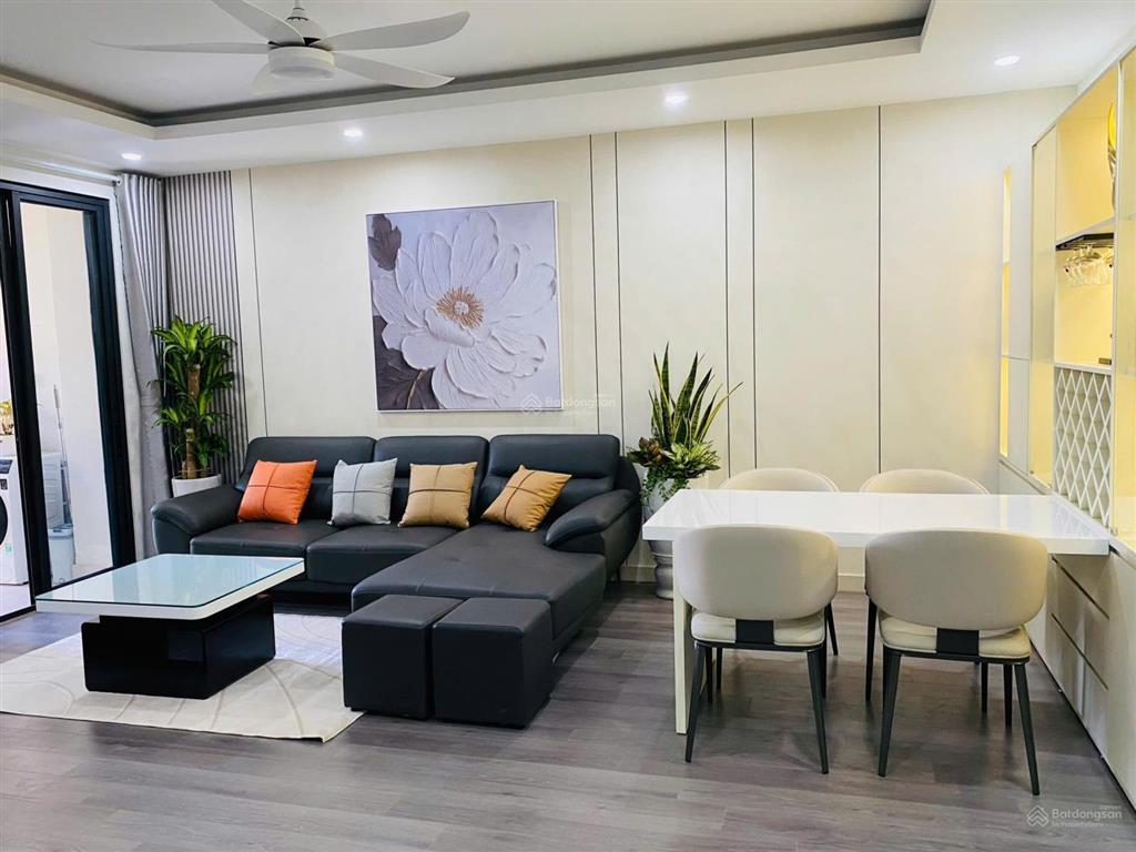 Chính chủ bán căn 63m2 2phòng ngủ full nội thất, ban công hướng đông nam ở luôn, giá 4.5 tỷ