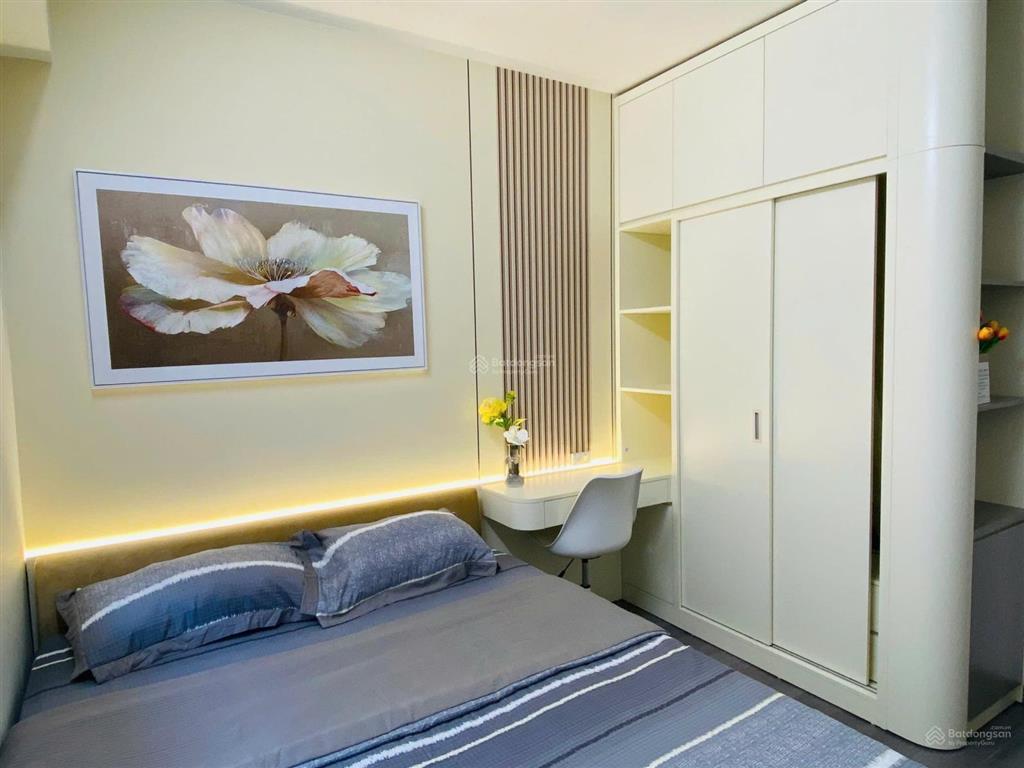 Chính chủ bán căn 63m2 2phòng ngủ full nội thất, ban công hướng đông nam ở luôn, giá 4.5 tỷ