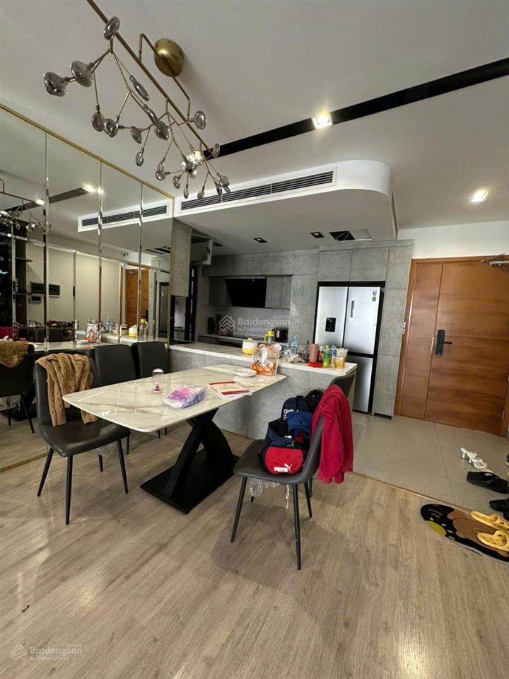 Bán căn hộ 2phòng ngủ, giá siêu rẻ 4.5 tỷ, 63m2, khu đô thị định công