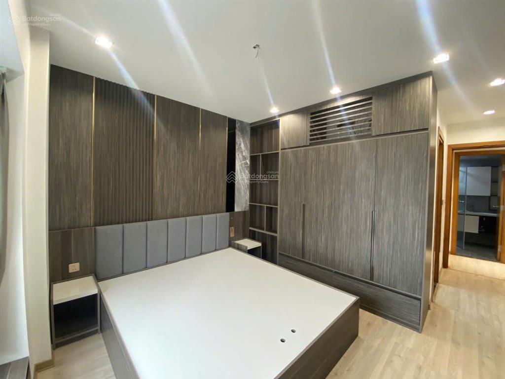 Bán căn hộ 2phòng ngủ, giá siêu rẻ 4.5 tỷ, 63m2, khu đô thị định công