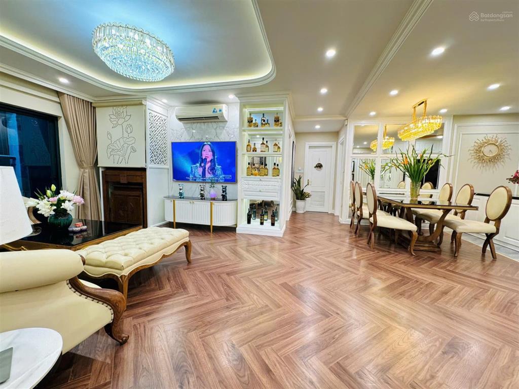 Bán căn 3 ngủ, căn góc phòng nào cũng thoáng sáng, nội thất đẹp ở ngay, tân hoàng minh hoàng cầu