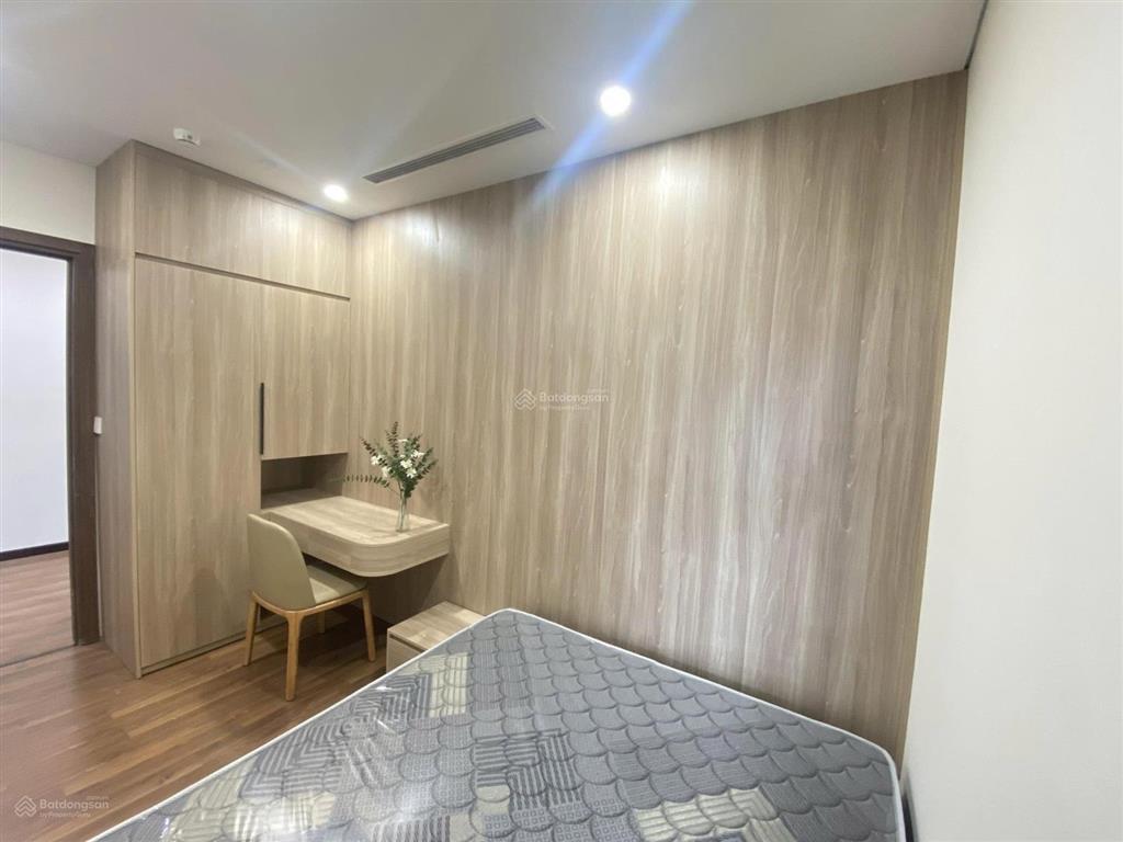 Bán căn 2 phòng ngủ  63m2 tầng trung, nhà đẹp full nội thất cao cấp giá 4.5 tỷ bao phí