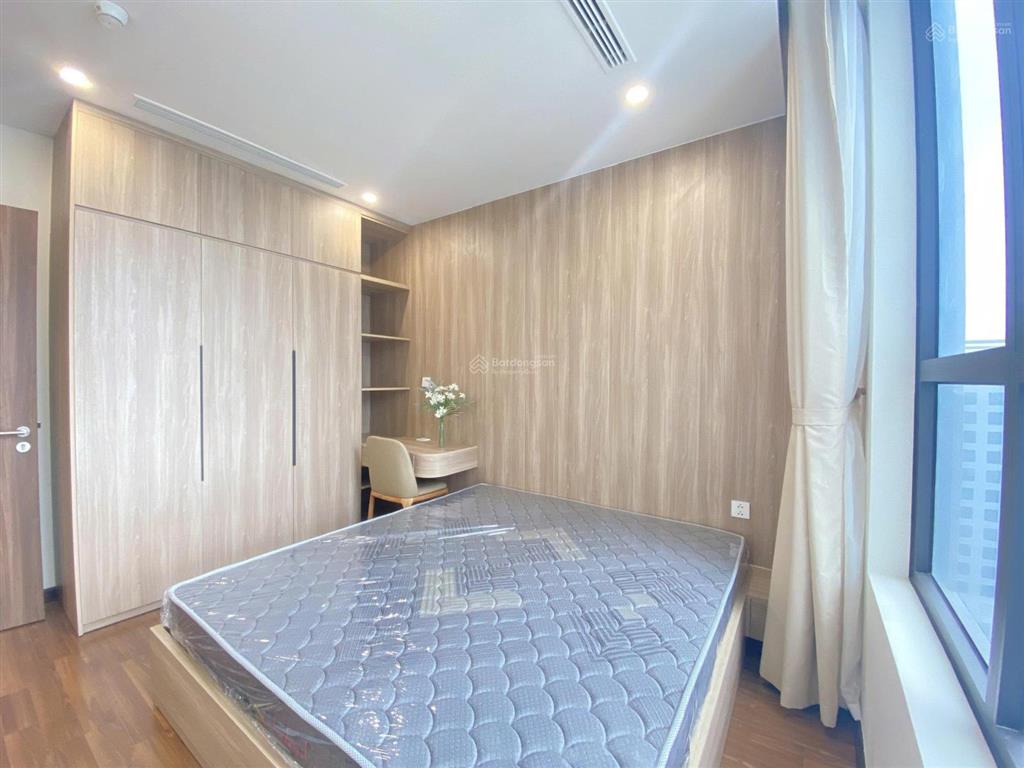 Bán căn 2 phòng ngủ  63m2 tầng trung, nhà đẹp full nội thất cao cấp giá 4.5 tỷ bao phí