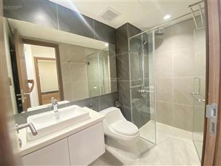 Bán căn 2 phòng ngủ  63m2 tầng trung, nhà đẹp full nội thất cao cấp giá 4.5 tỷ bao phí