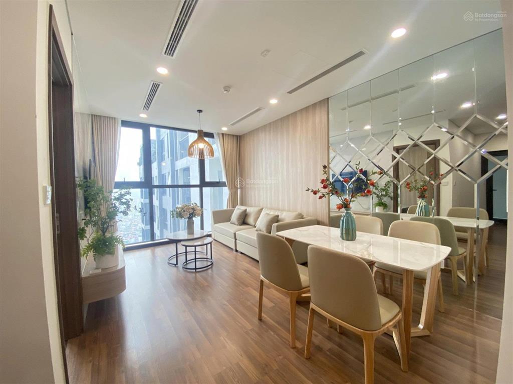 Bán căn 2 phòng ngủ  63m2 tầng trung, nhà đẹp full nội thất cao cấp giá 4.5 tỷ bao phí