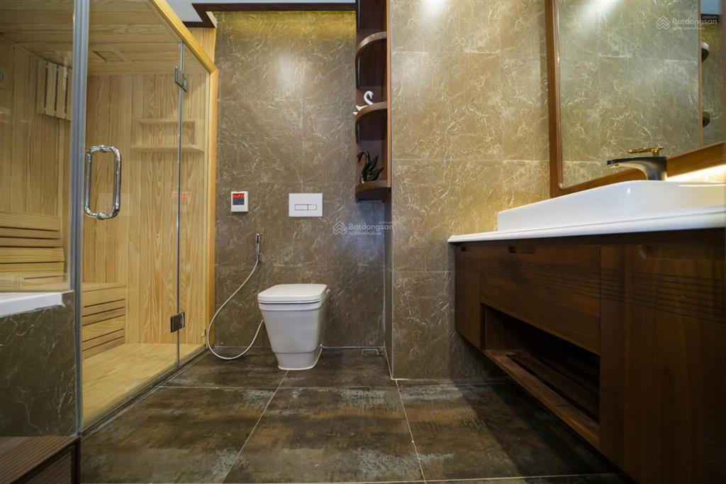 Bán căn góc 3 phòng ngủ, full nội thất đẹp chỉ việc ở, căn đẹp nhất toà, ban công đông nam