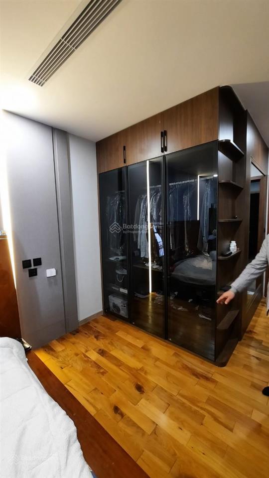 Bán căn góc 3 phòng ngủ, full nội thất đẹp chỉ việc ở, căn đẹp nhất toà, ban công đông nam