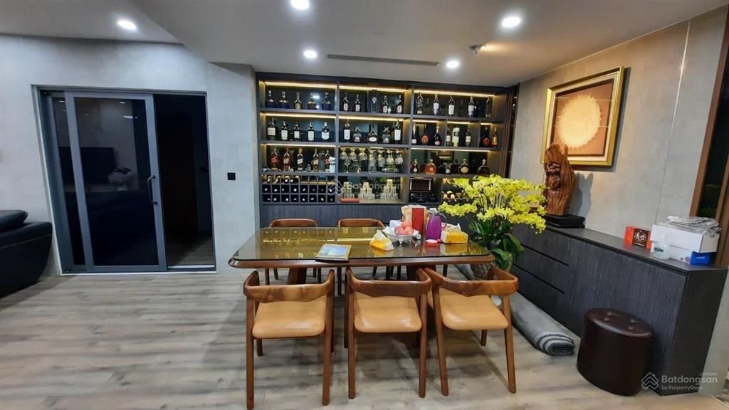 Bán căn góc 3 phòng ngủ, full nội thất đẹp chỉ việc ở, căn đẹp nhất toà, ban công đông nam