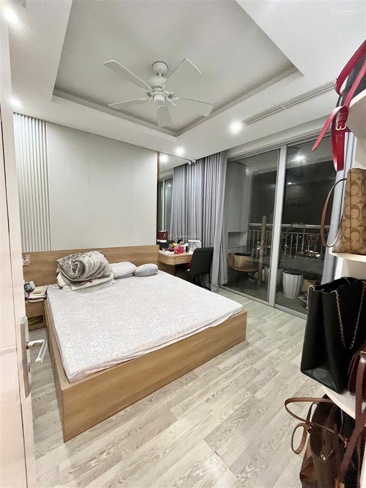 Bán căn góc 3 phòng ngủ, full nội thất đẹp chỉ việc ở, căn đẹp nhất toà, ban công đông nam