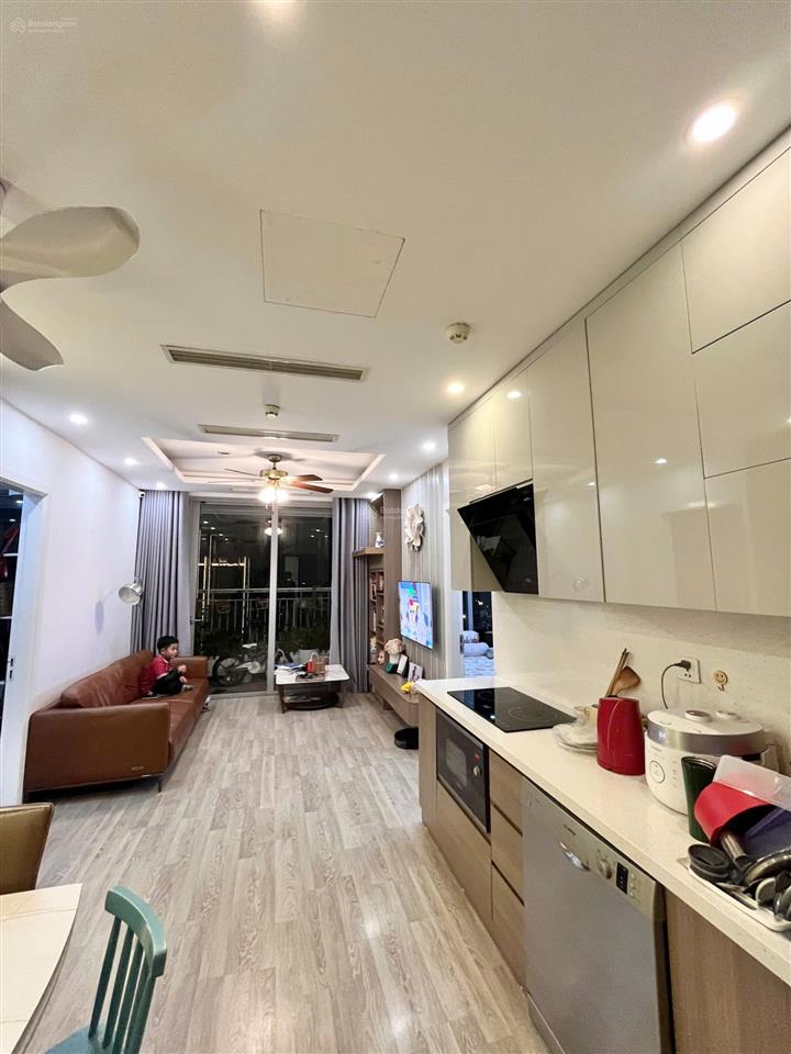 Bán căn góc 3 phòng ngủ, full nội thất đẹp chỉ việc ở, căn đẹp nhất toà, ban công đông nam