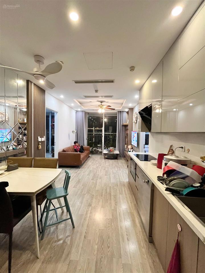 Bán căn góc 3 phòng ngủ 83m2 giá 6.6 tỷ, nhà đẹp ở ngay, căn góc view hồ cực đẹp, giá rẻ nhất toà