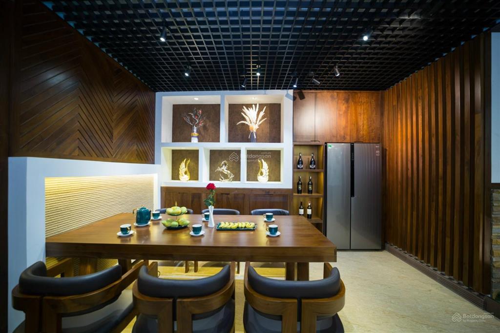 Bán căn góc 3 phòng ngủ, full nội thất đẹp chỉ việc ở, căn đẹp nhất toà, ban công đông nam