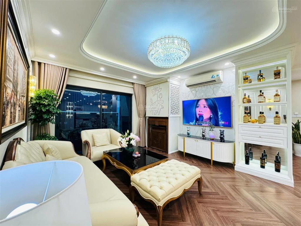 Bán căn góc 3 phòng ngủ, full nội thất đẹp chỉ việc ở, căn đẹp nhất toà, ban công đông nam