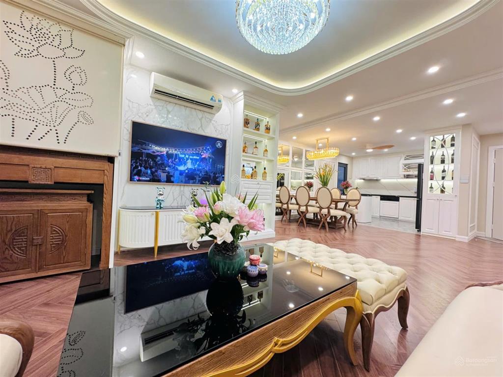 Bán căn góc 3 phòng ngủ, full nội thất đẹp chỉ việc ở, căn đẹp nhất toà, ban công đông nam