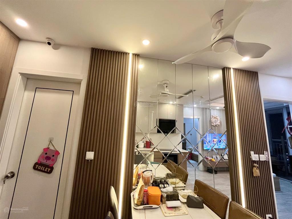 Bán căn hộ 2 phòng ngủ, 91m2 giá 8.1 tỷ, full nội thất đẹp ở ngay, meco complex