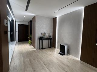 Bán căn 3 phòng ngủ 136m2 giá 17.4 tỷ, full nội thất đẹp chỉ vệc ở ngay, ban công đông nam