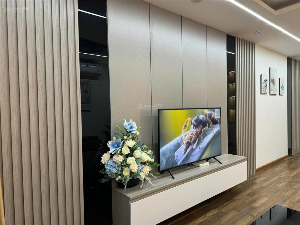 Bán căn 2 phòng ngủ, căn góc đông nam 75m2 giá 6.8 tỷ, trục đẹp nhất toà b14 kim liên