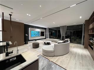 Bán căn 3 phòng ngủ 136m2 giá 17.4 tỷ, full nội thất đẹp chỉ vệc ở ngay, ban công đông nam