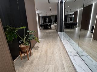 Bán căn 3 phòng ngủ 136m2 giá 17.4 tỷ, full nội thất đẹp chỉ vệc ở ngay, ban công đông nam