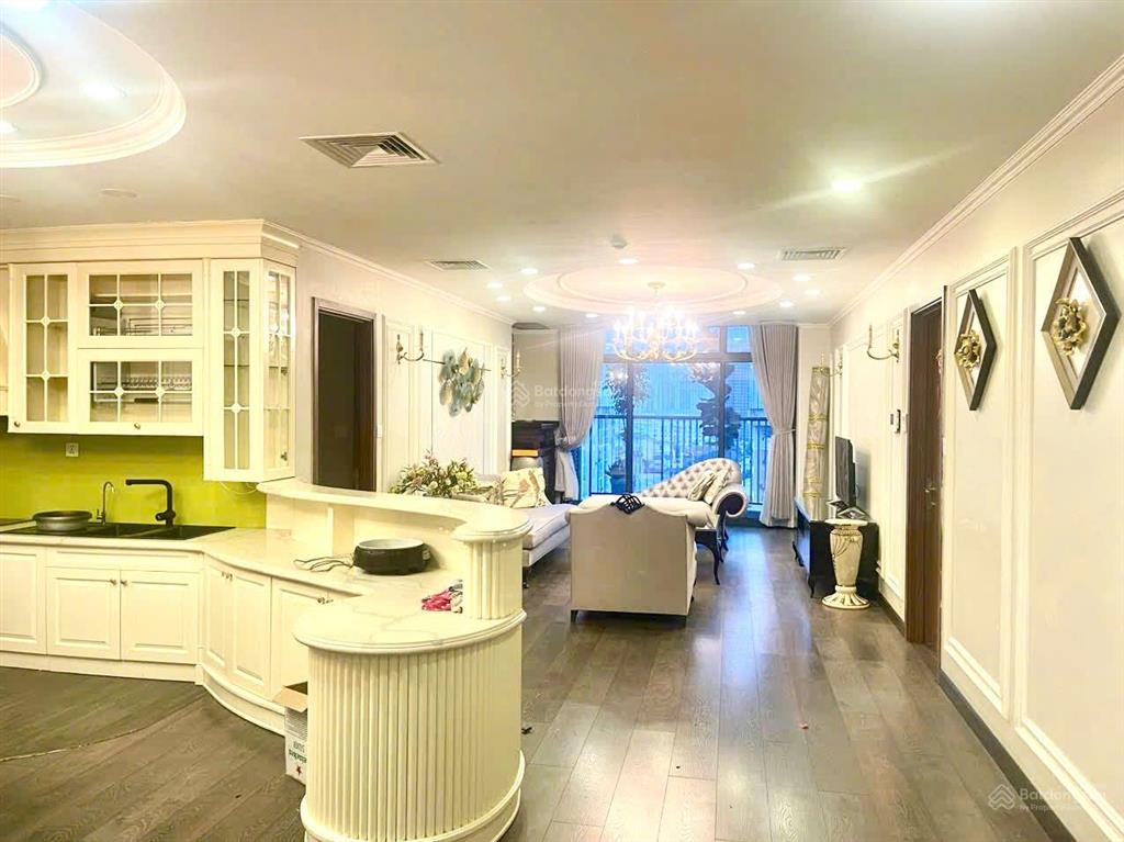 Bán căn 3 phòng ngủ 148.6m2 giá 12,6 tỷ, full nội thất đẹp ở ngay, ban công đông nam thoáng mát