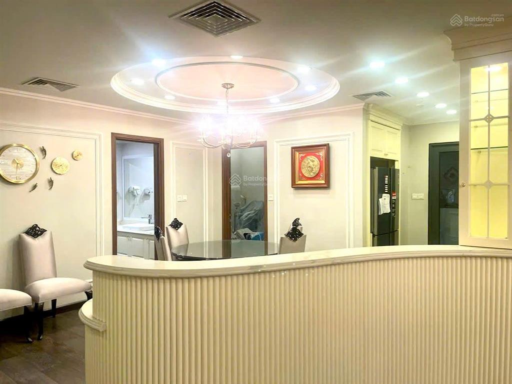 Bán căn 3 phòng ngủ 148.6m2 giá 12,6 tỷ, full nội thất đẹp ở ngay, ban công đông nam thoáng mát