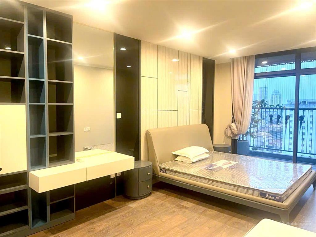 Bán căn 3 phòng ngủ 148.6m2 giá 12,6 tỷ, full nội thất đẹp ở ngay, ban công đông nam thoáng mát
