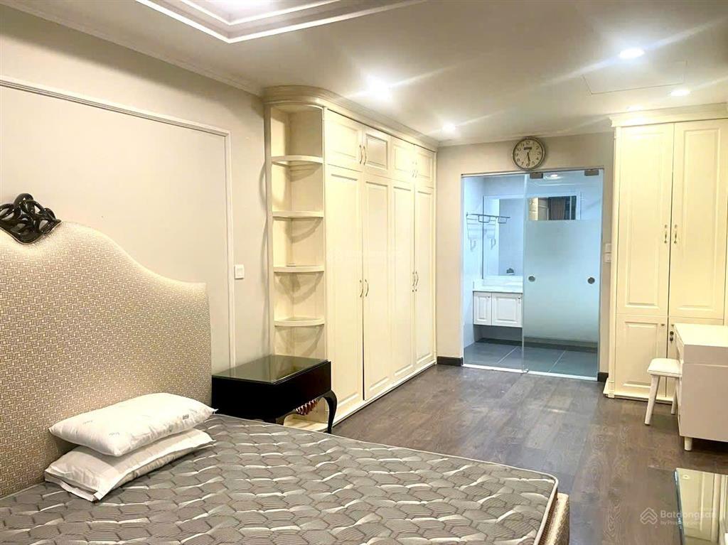 Bán căn 3 phòng ngủ 148.6m2 giá 12,6 tỷ, full nội thất đẹp ở ngay, ban công đông nam thoáng mát