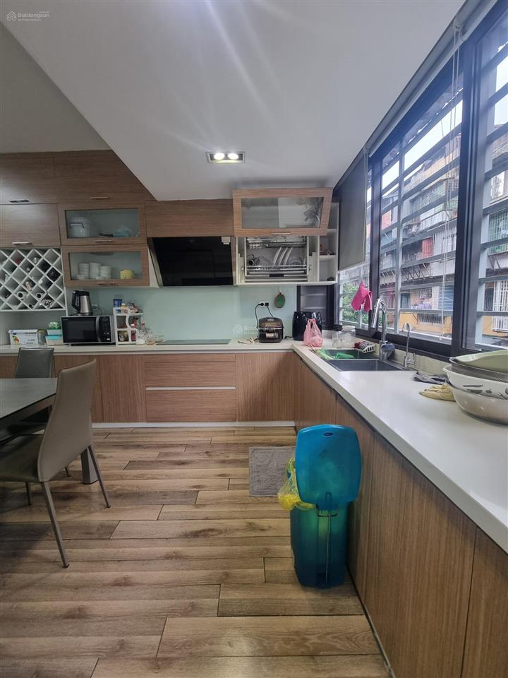 Bán căn góc 3 phòng ngủ 100m2 giá 8.1 tỷ, nhà đẹp ở ngay, căn góc view hồ cực đẹp, giá rẻ nhất toà