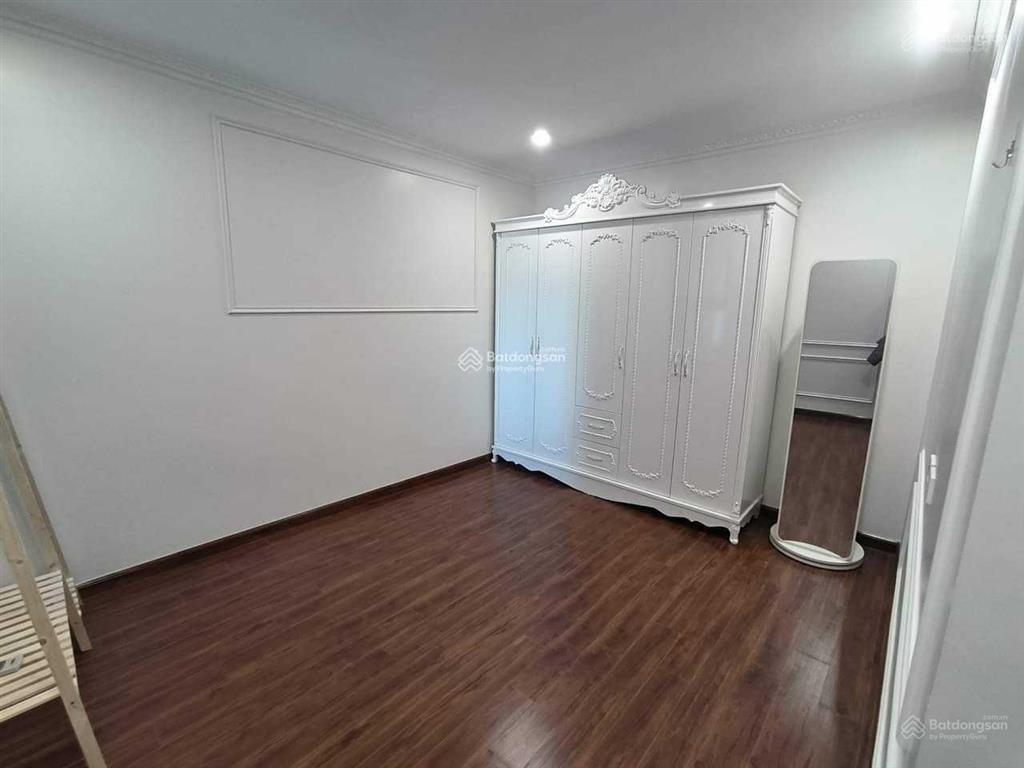 Bán căn 2 phòng ngủ 69m2 giá 6 tỷ, full nội thất đẹp ở ngay, trục đẹp nhất toà sky central
