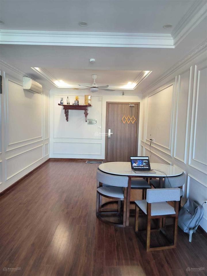 Bán căn 2 phòng ngủ 69m2 giá 6 tỷ, full nội thất đẹp ở ngay, trục đẹp nhất toà sky central