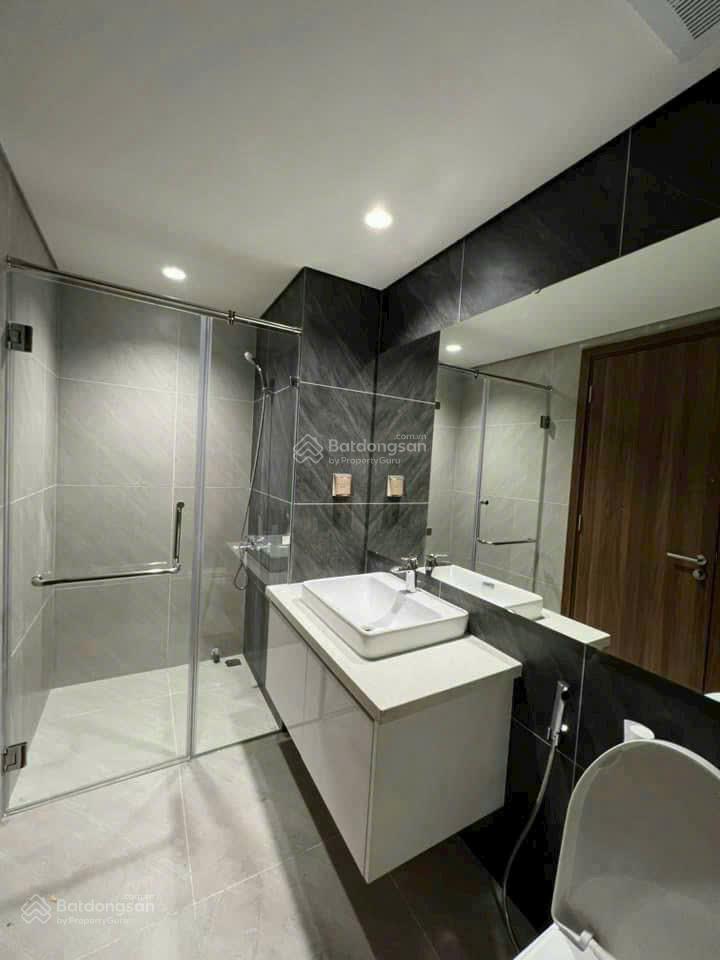 Bán căn góc 2 phòng ngủ 80m2 giá 6.6 tỷ, nhà đẹp ở ngay, căn góc view hồ cực đẹp, giá rẻ nhất toà