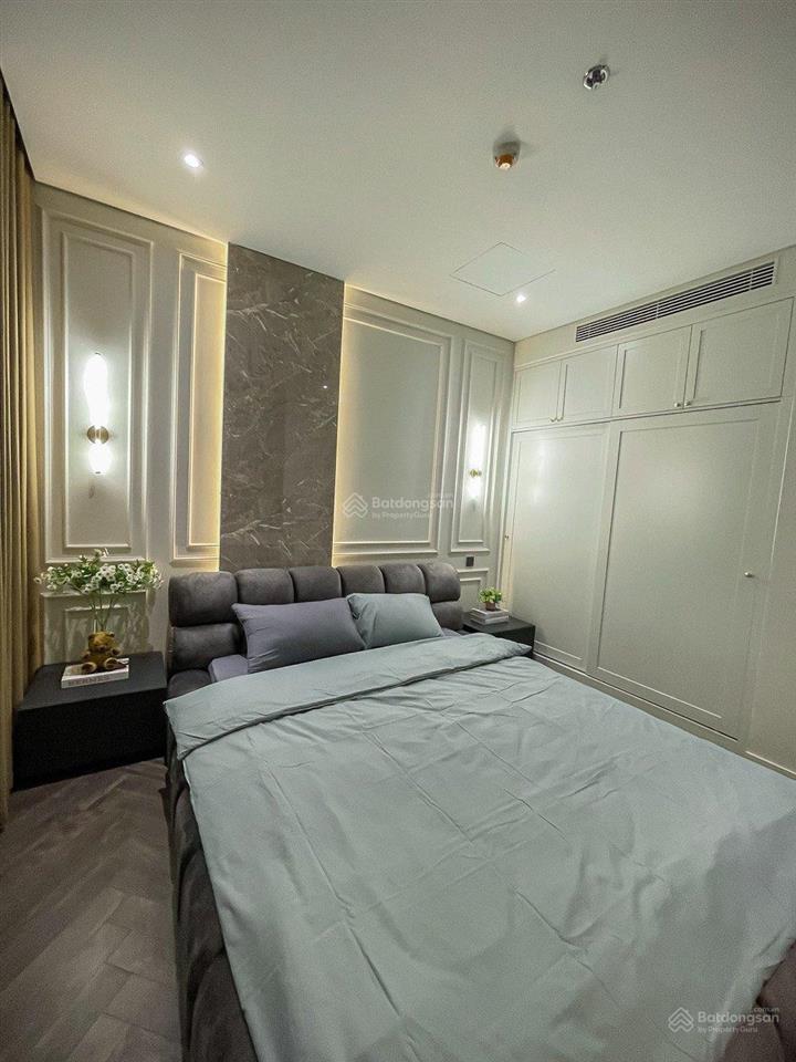 Bán căn 3 phòng ngủ 136m2 giá 17.3 tỷ, full nội thất đẹp chỉ vệc ở ngay, ban công đông nam